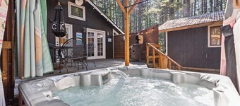 Beargrass- soak, relax and grill in the woods of Mount Rainier