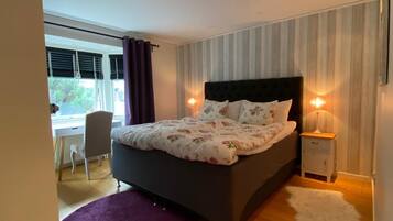 3 bedrooms, desk, iron/ironing board, WiFi