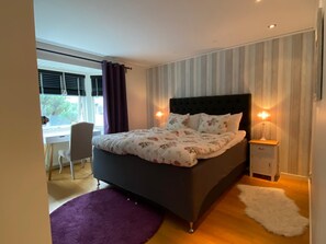 3 Schlafzimmer, Schreibtisch, Bügeleisen/Bügelbrett, WLAN