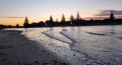 Nathas' Nest - A small, very cosy and completely private comfortable space.