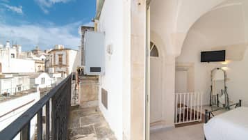 2 bedrooms, in-room safe, travel cot, WiFi