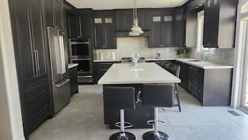 Micro-ondas, fogão, cooktop, lava-louças