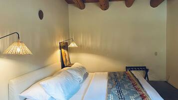 1 camera, una scrivania