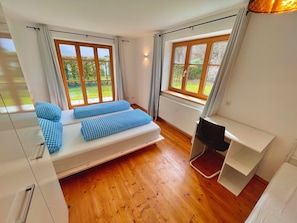 2 chambres, fer et planche à repasser, Wi-Fi, draps fournis