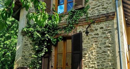 Charming house with park between the Seine and the Fontainebleau Forest, 30 minutes from Paris