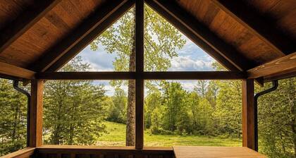 Charming Cabin. Located between New River Gorge and Summersville Lake