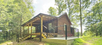 Charming Cabin. Located between New River Gorge and Summersville Lake