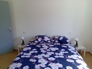 2 bedrooms, travel crib, free WiFi, bed sheets - Chez Alex et Flo F3 cosy and comfortable (Salles-Curan)