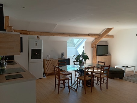 Dining. Chez Alex et Flo F3 cosy and comfortable