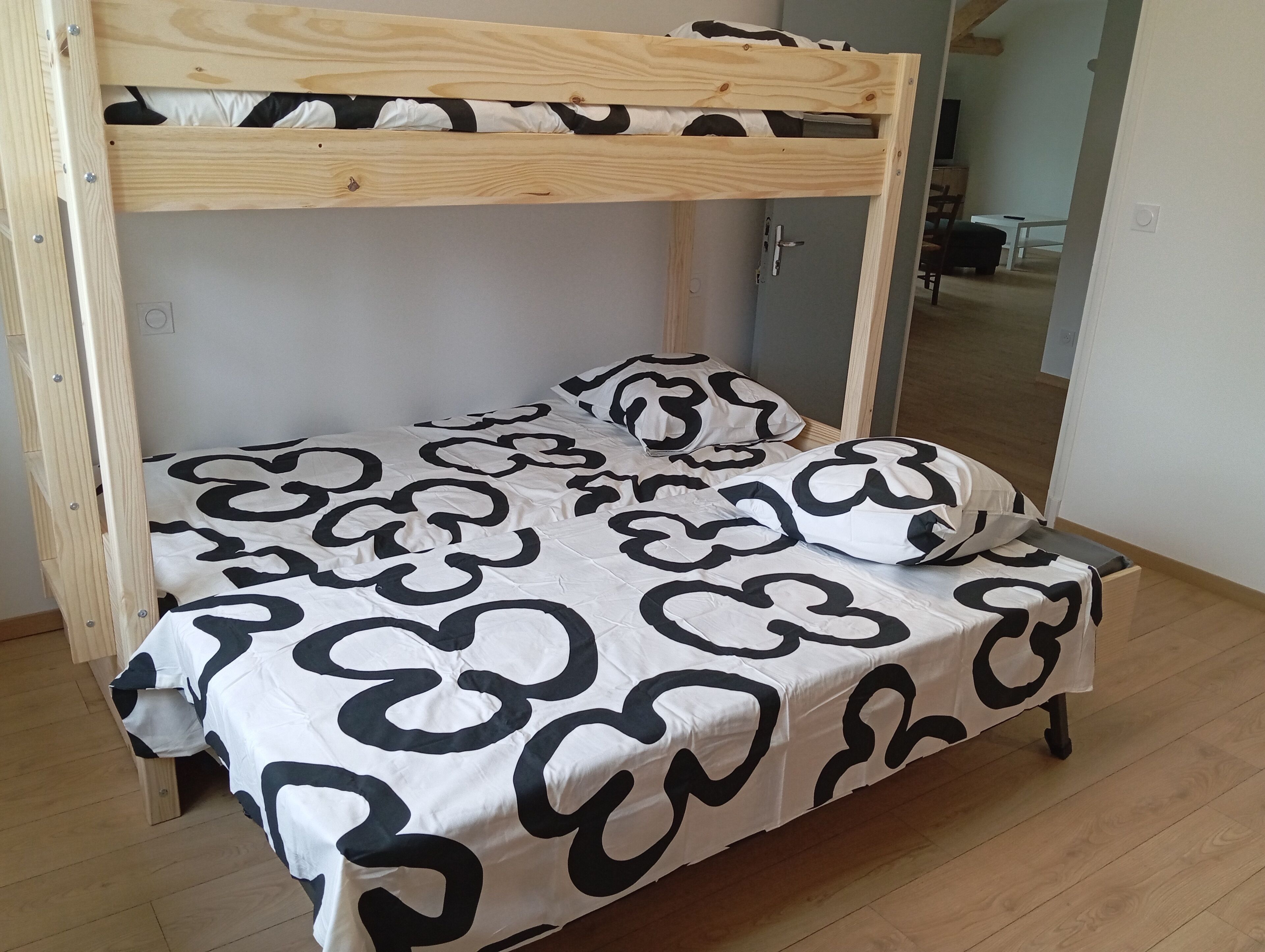 2 chambres, lit parapluie, Wi-Fi gratuit, draps fournis