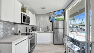 Coffee/tea maker, fridge, microwave, oven