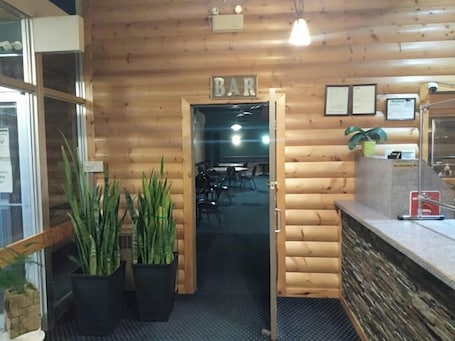 Bar (on property). Shoal Lake Motor Inn