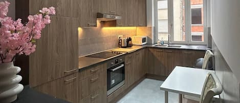 Fridge, microwave, oven, stovetop
