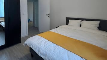 2 Schlafzimmer, Schreibtisch, Bügeleisen/Bügelbrett, WLAN