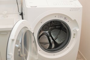 Combined shower/bathtub, rainfall showerhead, hair dryer, towels - Goennyado (Tokyo)