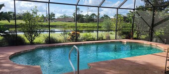Charming 3-bedroom house with pool and WiFi in North Port in amazing community