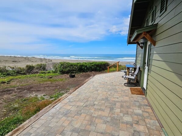 Property grounds - Ocean Front with Private Stairway to Seaside Beach (Fort Bragg)