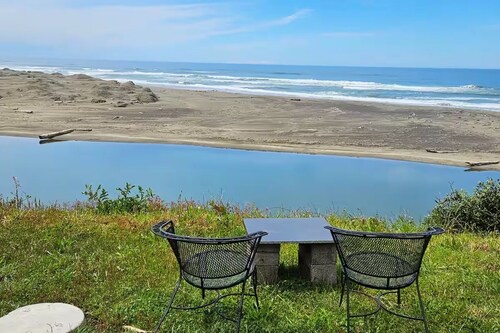 Ocean Front with Private Stairway to Seaside Beach