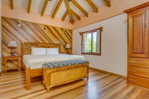 3 Schlafzimmer, Schreibtisch, Bügeleisen/Bügelbrett, kostenloses WLAN