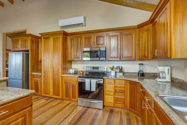 Fridge, microwave, stovetop, dishwasher