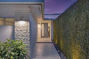 تفاصيل الفندق من الخارج