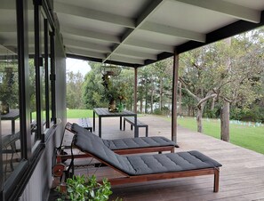 Outdoor dining - Tiny Lemon Farm, just 5 minutes from Bermagui! (Bermagui)