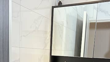 Family Quadruple Room | Bathroom