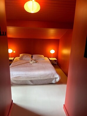 4 chambres, fer et planche à repasser, Wi-Fi, draps fournis
