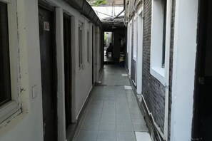 Exterior detail - Shanghai Zhongfa Hostel (Shanghai)