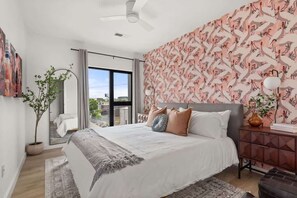 6 bedrooms, desk, iron/ironing board, travel crib