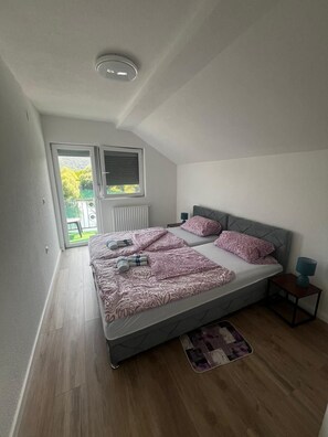 3 bedrooms, travel cot, WiFi, bed sheets - Apartman Villa E&M (Bihac, Golubic)