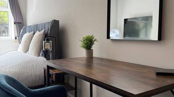 1 bedroom, desk, iron/ironing board, WiFi