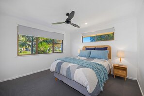 3 bedrooms, iron/ironing board, internet
