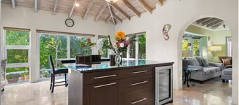 3-bedroom cottage home in charming NewMoon w/ WiFi, AC. Start your vacation now