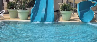 MOBILHOME On Cap Ferret in the pine forests, in a 4-star campsite.