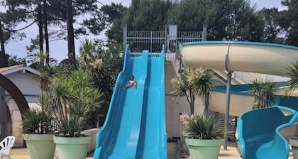 MOBILHOME On Cap Ferret in the pine forests, in a 4-star campsite.