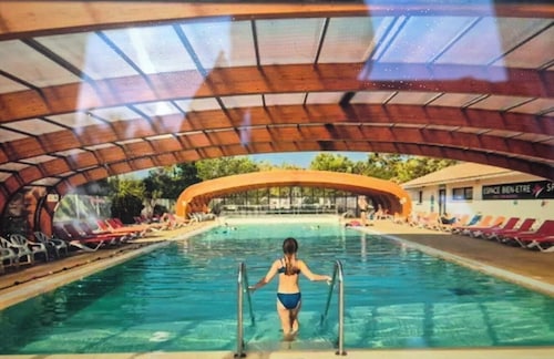 MOBILHOME On Cap Ferret in the pine forests, in a 4-star campsite.