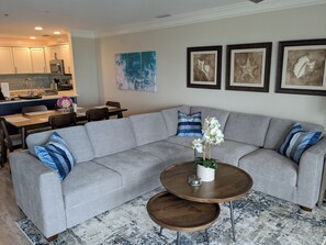 Living area - Luxury Remodel–Great View–Huge Balcony–Beach Gear–Free Parking (Tybee Island)