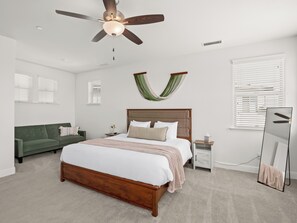 4 dormitoris, escriptori i planxa i posts de planxar 