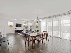 Interior - Brand New, Pool, Game Room, BBQ, 2 King Suites! (Clovis)