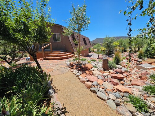 Sedona newly remodeled modern farmhouse with views, Five minute walk to trail!