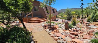 Sedona newly remodeled modern farmhouse with views, Five minute walk to trail!