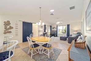 Interior - Minutes to entertainment, activities and more! (The Villages)