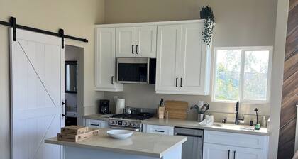 The All New OC View Studio View for You! 15 min to Disney! Hiking & More