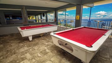 Poolside bar