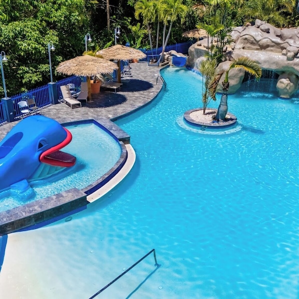 2 outdoor pools