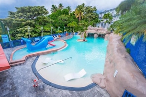 2 outdoor pools