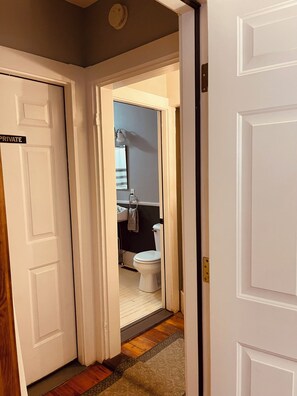 Shower, hair dryer, towels, soap - A little bit of Paris in Kennebunk with Hot Tub! (Kennebunk)