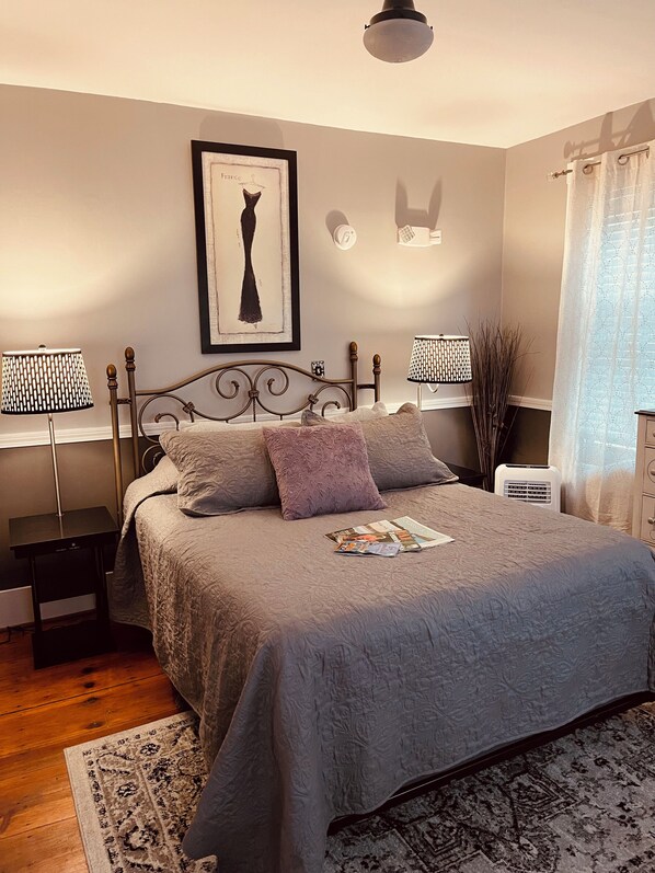 1 bedroom, iron/ironing board, travel crib, WiFi - A little bit of Paris in Kennebunk with Hot Tub! (Kennebunk)