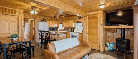 Téléviseur connecté, foyer, lecteur de DVD